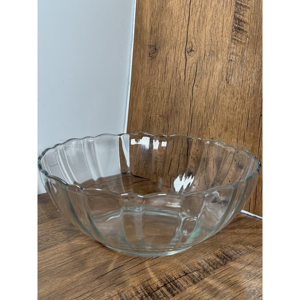 arcoroc france glass serving bowls vintage 9in Arcade Scalloped